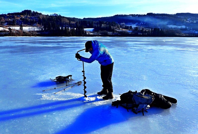 Ice fishing game in Germany
